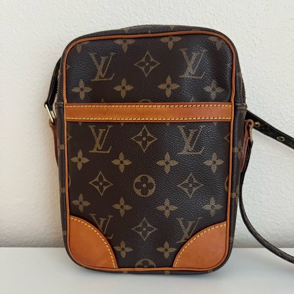 VINTAGE LOUIS VUITTON MONOGRAM DANUBE CROSSBODY BAG - Picture 1 of 10